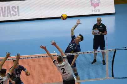 TSYD İzmir Voleybol Turnuvası'nda ikinci gün tamamlandı