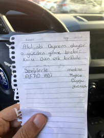 AFAD ekibine, 'Gitme, bizleri koru' notu