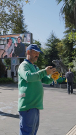 Rize'de temizlik personeline dev ekranda doğum günü sürprizi