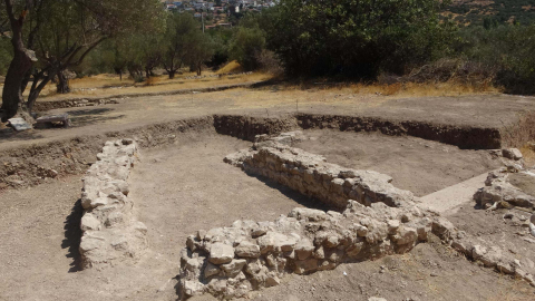 ÇANAKKALE Apollon Smintheus Kutsal Alanı'ndaki kazılarda kadın ve çocuk iskeleti bulundu (VİDEO EKLENDİ)