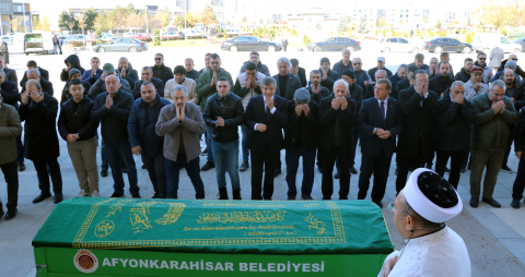 Ahmet Davutoğlu, Afyonkarahisar'da cenazeye katıldı