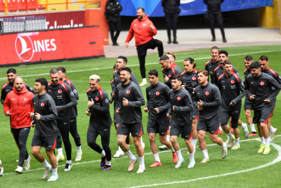 A Milli Futbol Takımı, Karadağ maçı öncesi Kayseri'de idman yaptı (VİDEO EKLENDİ)