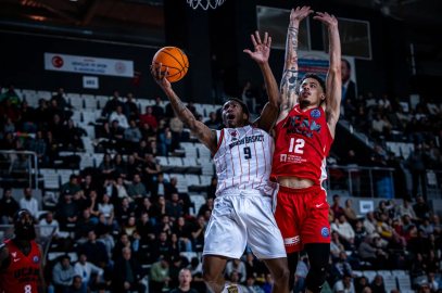 Manisa Basket yenilse de turladı