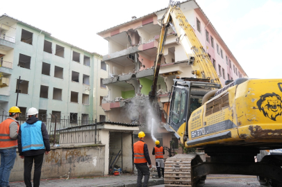 Bahçelievler’deki 6 sitede kentsel dönüşüm için ilk kepçe vuruldu