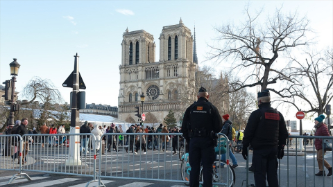 Fransızlar, yangın sonrası kapılarını açacak Notre Dame Katedrali'ne girişlerin "ücretsiz" kalmasını istiyor