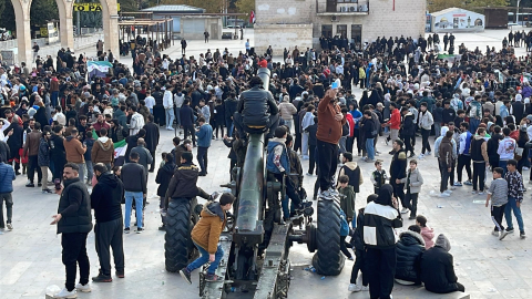 Esad rejimi kontrolü kaybetti, Şanlıurfa’da Suriyeliler kutlama yaptı