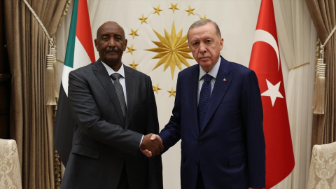 Burhan, Türkiye'nin Sudan'da savaşın durdurulması için her türlü rolünü memnuniyetle karşıladı