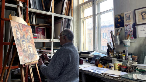 Kırgızistan’da yaşayan Uygur ressam, ünlü yazar Aytmatov'un eserlerini tablolara yansıttı