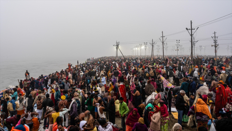 Hindistan'da 12 yıl arayla düzenlenen dünyanın en büyük dini festivali "Maha Kumbh Mela" başladı