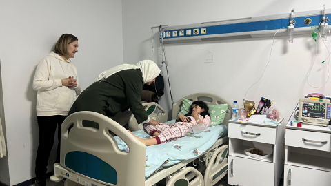 AK Parti’li Kaya, Bolu'daki yangında yaralananları ziyaret etti