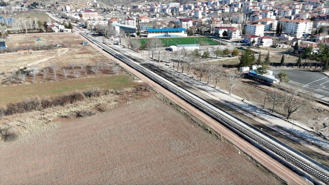 Depremlerde hasar gören Gölbaşı'ndaki demir yolu hattının onarımında sona gelindi
