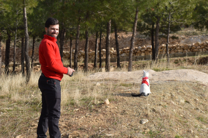 Mardinli itfaiye eri, depremde kurtararak sahiplendiği ‘Enkaz’ı yanından ayırmıyor / Ek fotoğraflar