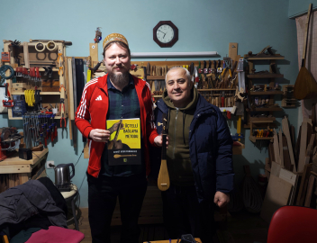 Amerikalı gitar virtüözü Gabriel, Yörük çalgısı 3 telli saz için Keşan'a geldi