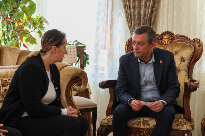 Özgür Özel'den gazeteciler Kozok ve Akbulut'a taziye ziyareti