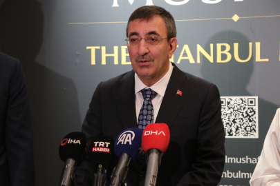 Cevdet Yılmaz, ‘İstanbul Mushafı Sergisi'ni ziyaret etti