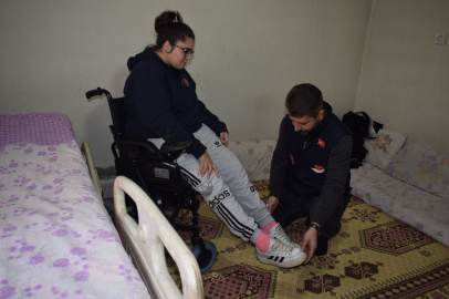 Fizik tedaviyle 5 yıl sonra adım atan Aysun, yürüyüp polis olmak istiyor / Ek fotoğraflar