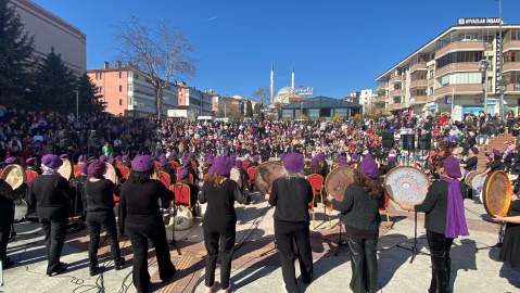 Safranbolu'da kadınlardan renkli yürüyüş