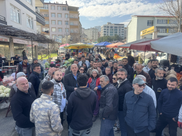 Samsun - Pazar yerinin değişmesini istemeyen esnaf, satışları durdurdu /Video eklendi