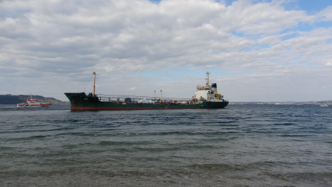 Çanakkale Boğazı'nda sürüklenen tanker karaya oturdu (2)