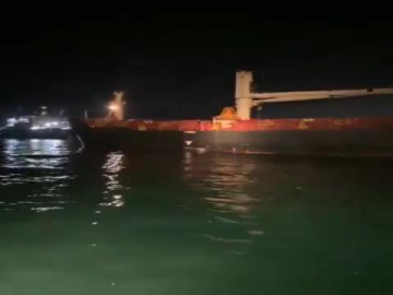 İstanbul - Ahırkapı'da yük gemisi karaya oturdu - 3 / Aktüel görüntü ve fotoğrafla