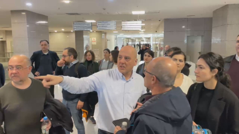 İstanbul - Gazeteci İsmail Saymaz adliyeye sevk edildi / Ek görüntü