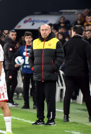 Göztepe'de Stoilov'un raporu bekleniyor
