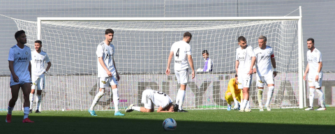 Altay uçurumun eşiğinde