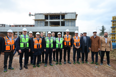 Adalet Bakanı Tunç, Sakarya Adalet Sarayı inşaatında incelmelerde bulundu