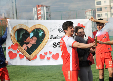 Kayseri’de amatör futbolcudan maçtan sonra evlilik teklifi