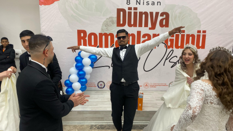 Samsun'da 15 Roman çiftin resmi nikahı kıyıldı
