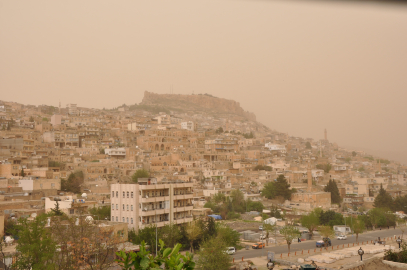 Mardin'de toz taşınımı, araçlar tozla kaplandı (3)