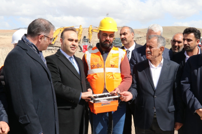 Bakan Kacır: Eser ve hizmet siyaseti, meyvelerini veriyor (2)