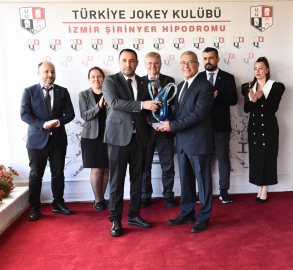TSYD İzmir Şubesi Koşusu'nda zafer Birdwood'un