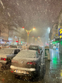 Erzincan'da kar; sürücüler zor anlar yaşadı
