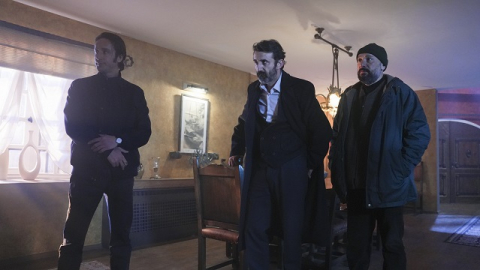 Eşref Rüya, renkli karakterleriyle adından söz ettiriyor