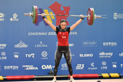 Cansel Özkan, Büyükler Avrupa Halter Şampiyonası'nda bronz madalya kazandı