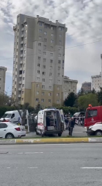 İstanbul - Küçükçekmece’de sürücüsünün direksiyon hakimiyetini kaybettiği otomobil takla attı