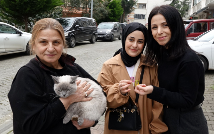Kayıp kedisi ‘Badem’i bulanı altınla ödüllendirdi