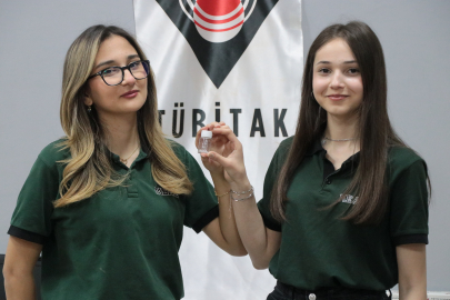 Kalp krizi geçiren annesinden etkilenen Nisa, arkadaşıyla 'biyobozunur nanoparçacıklı stent' geliştirdi