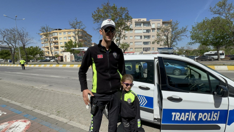 Çanakkale'de trafik polisi baba, kızıyla trafik denetimi yaptı /Video eklendi