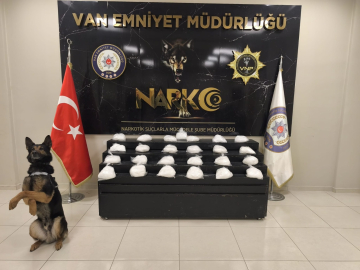 Van'da otomobilde 25 kilo metamfetamin ele geçirildi; 2 gözaltı