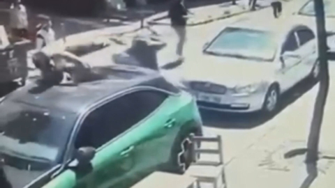 İstanbul- Zeytinburnu'nda deprem anında otomobilin üstüne atladı: 'Çok korktum, hiçbir şey hatırlamıyorum'