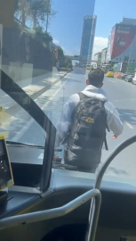 İstanbul- Şişli'de durak harici otobüse binmek istedi; şoför kapıyı açmayınca yolu kesti