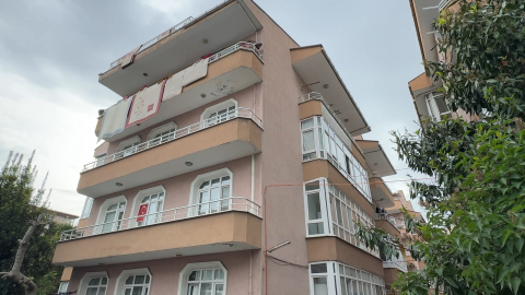 İstanbul- Avcılar'da riskli 4 katlı bina tahliye edilerek mühürlendi / Havadan görüntüyle