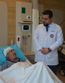 Atardamar ve toplardamarın beyinde oluşturduğu 'damar yumağı’nı 5 saatte temizlediler