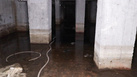 İstanbul - Bağcılar'da zemininde su çıkan sitede deprem korkusu