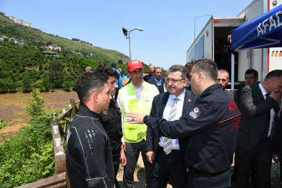 Trabzon'da selin izleri siliniyor, kayıp kişi aranıyor (4)