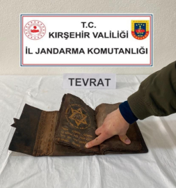 Kırşehir’de 700 yıllık el yazması Tevrat ele geçirildi