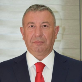 Çeşme’de silahlı saldırıya uğrayan iş insanı yaralandı