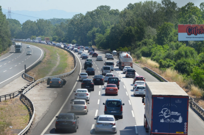 Sakarya'da, iki otoyolun kesiştiği noktada trafik yoğunluğu
